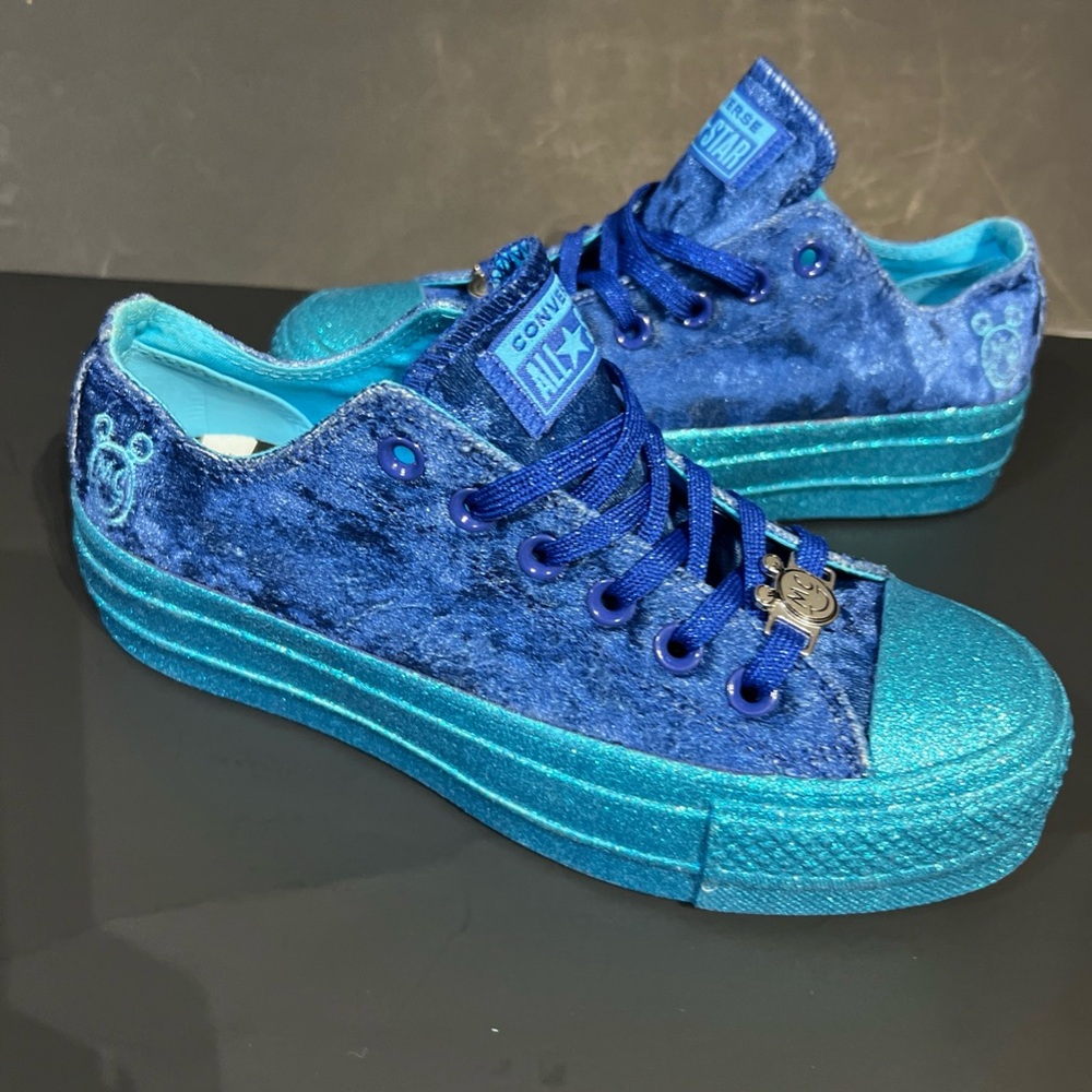 Women’s Size 6.5 Converse Blue Velvet Sneakers Miley Cyrus Platform
